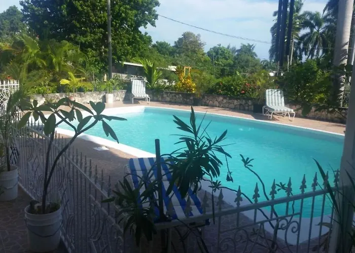 Chaudhry Second Floor Single Montego Bay