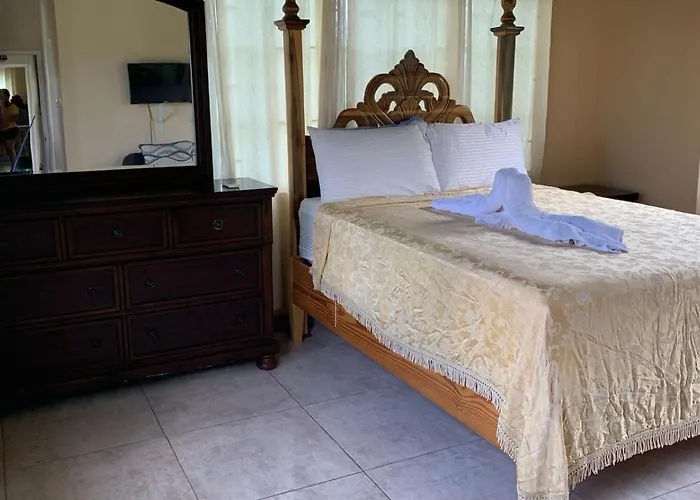 Chaudhry Second Floor Single Hotel