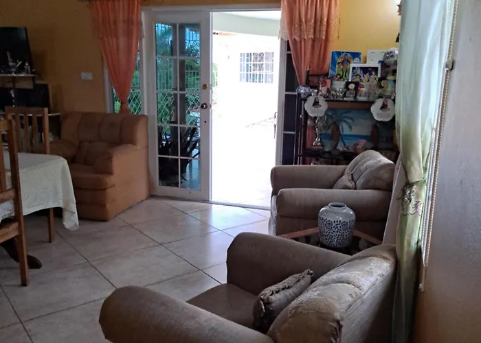 Chaudhry Second Floor Single Hotel