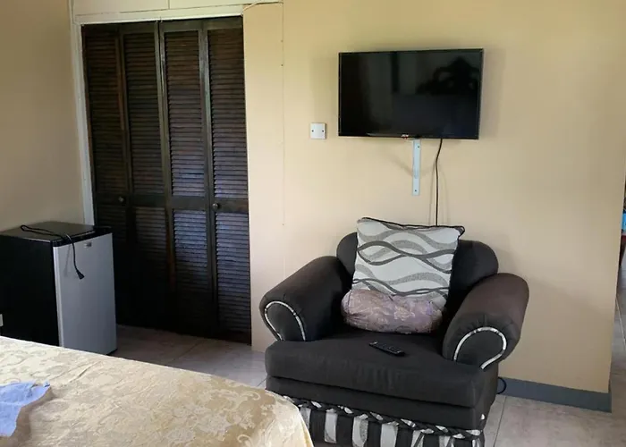 Chaudhry Second Floor Single 4* Montego Bay